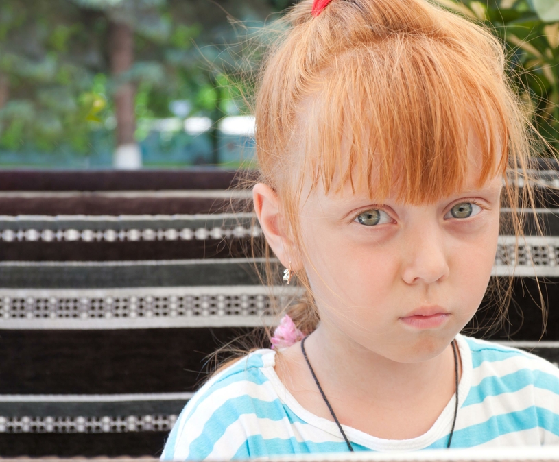 jong meisje rood haar