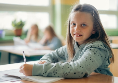 Om kinderen met selectief mutisme makkelijker en beter te kunnen laten oefenen met praten, hebben we een Virtual Reality (VR) app ontwikkeld